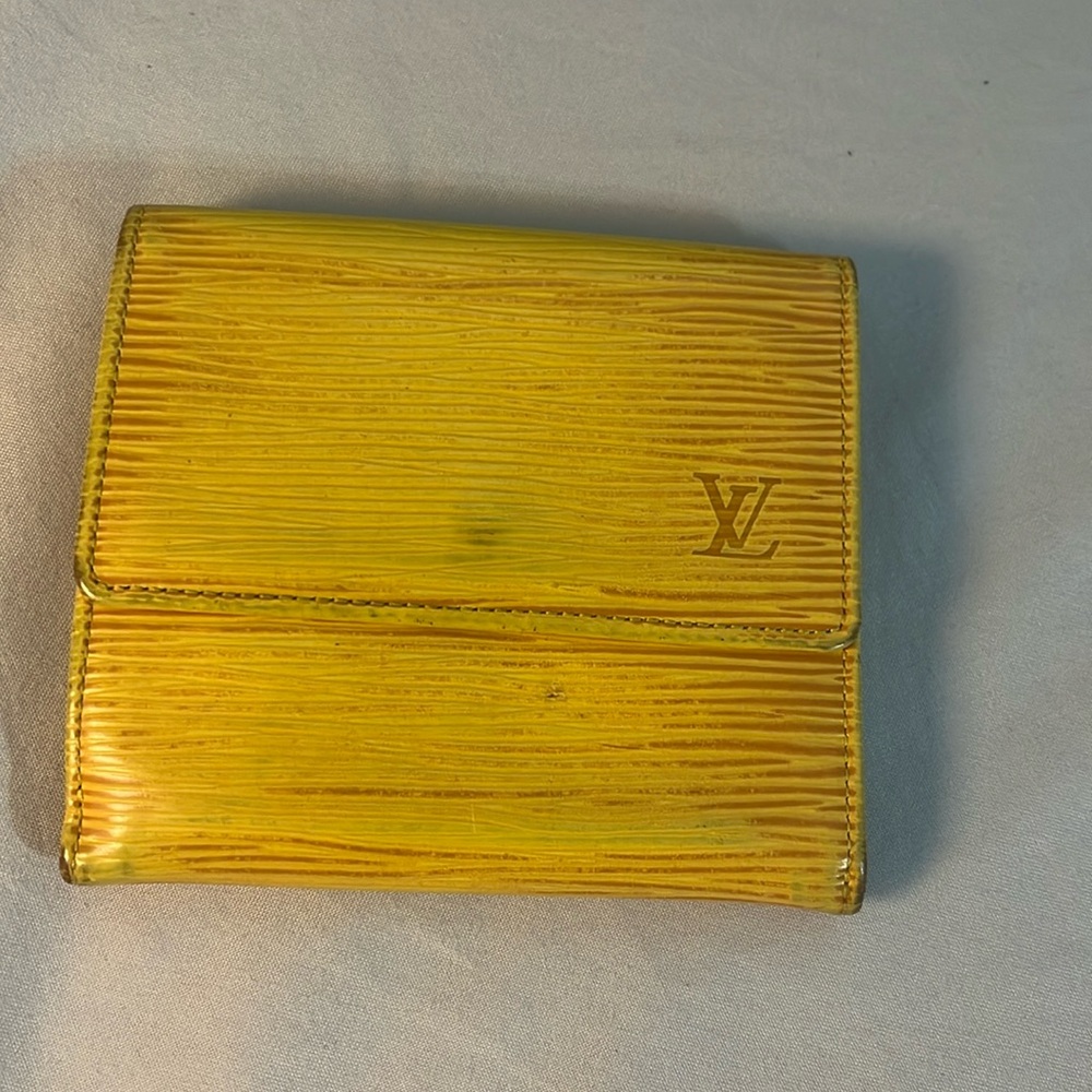 LV WALLET.